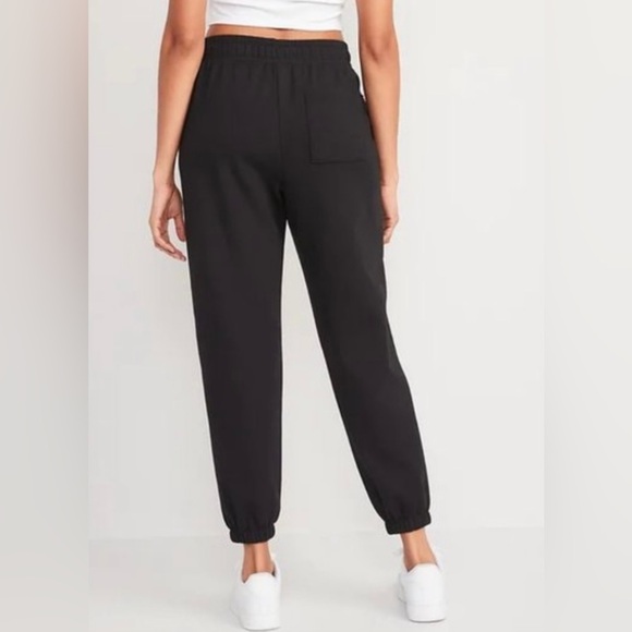 NWT! Black High-Waisted Dynamic Fleece Pintucked Sweatpants - Multiple 💙 - Picture 2 of 6